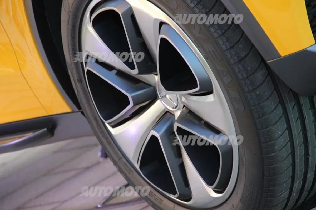 Mercedes GLC Coupé concept: l'anti-X4 si lascia ammirare in Italia (16)