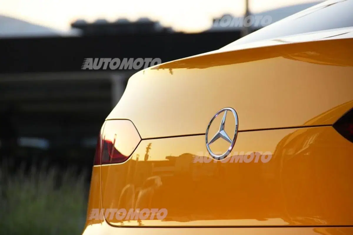 Mercedes GLC Coupé concept: l'anti-X4 si lascia ammirare in Italia (20)