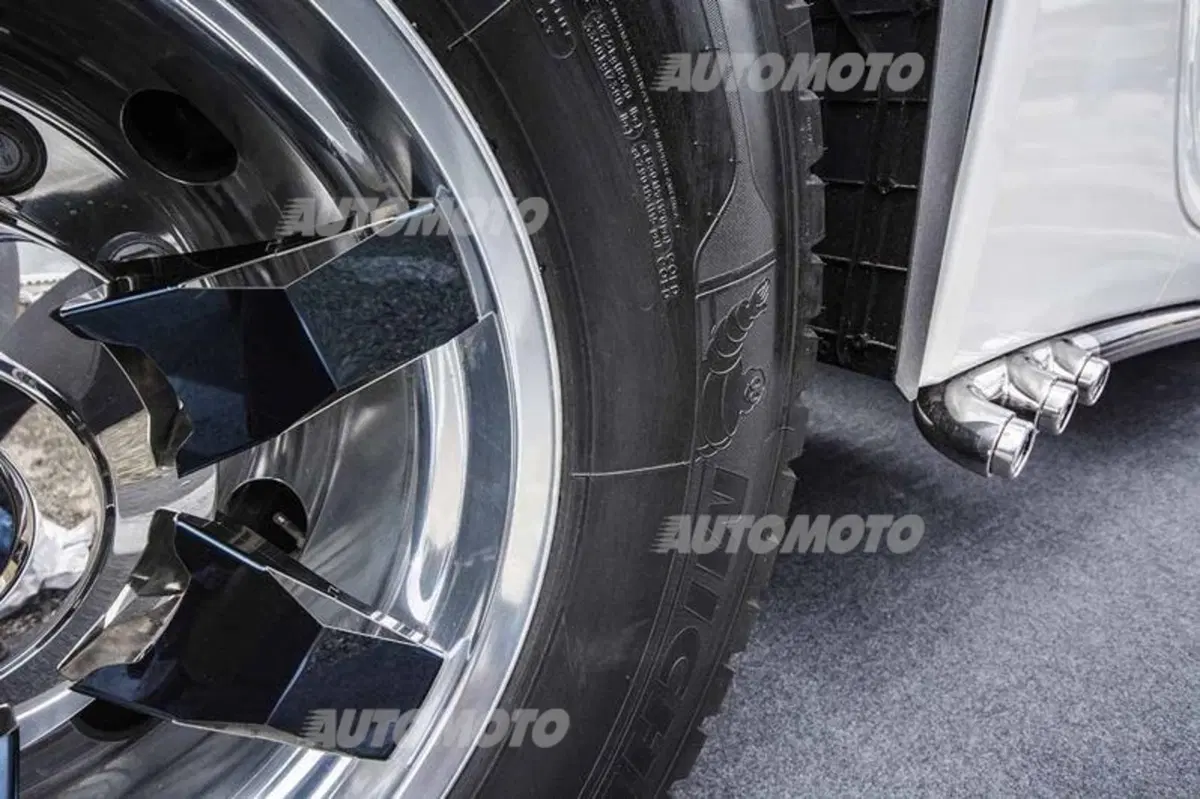 Mercedes-Benz Actros Rivale: il camion che sogna di essere una MV (7)