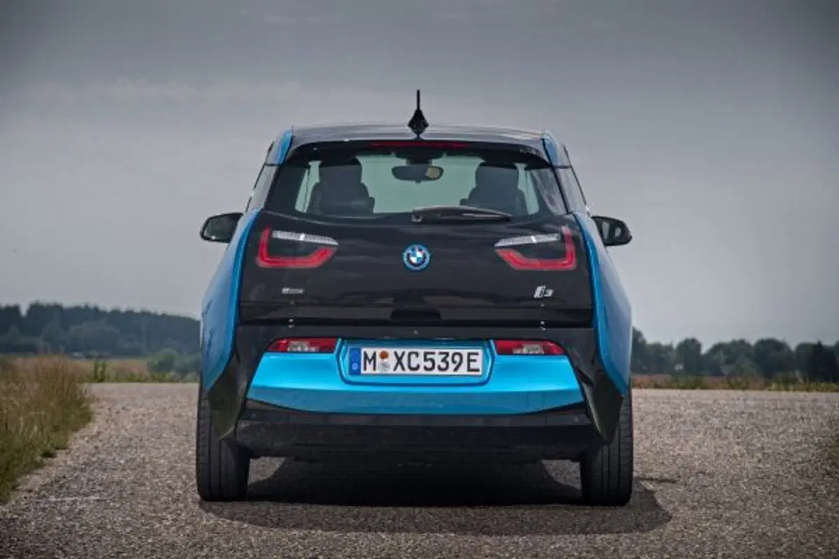 Quale comprare, Confronto: BMW i3 Vs Renault ZOE (13)