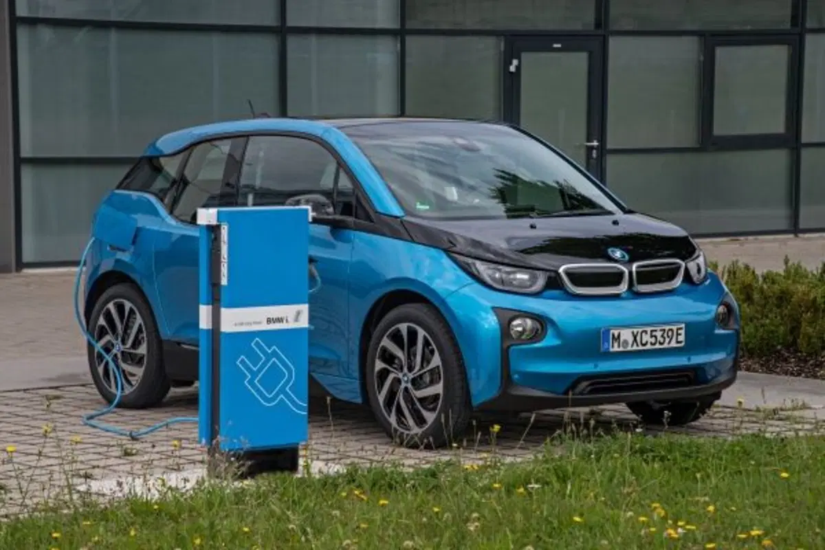 Quale comprare, Confronto: BMW i3 Vs Renault ZOE (2)