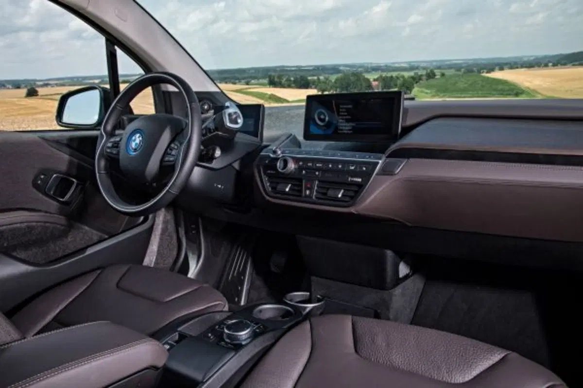 Quale comprare, Confronto: BMW i3 Vs Renault ZOE (6)
