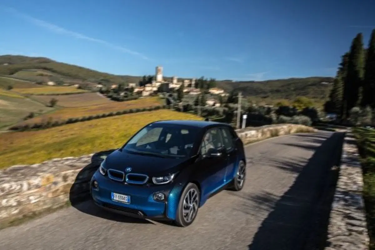 Quale comprare, Confronto: BMW i3 Vs Renault ZOE (5)