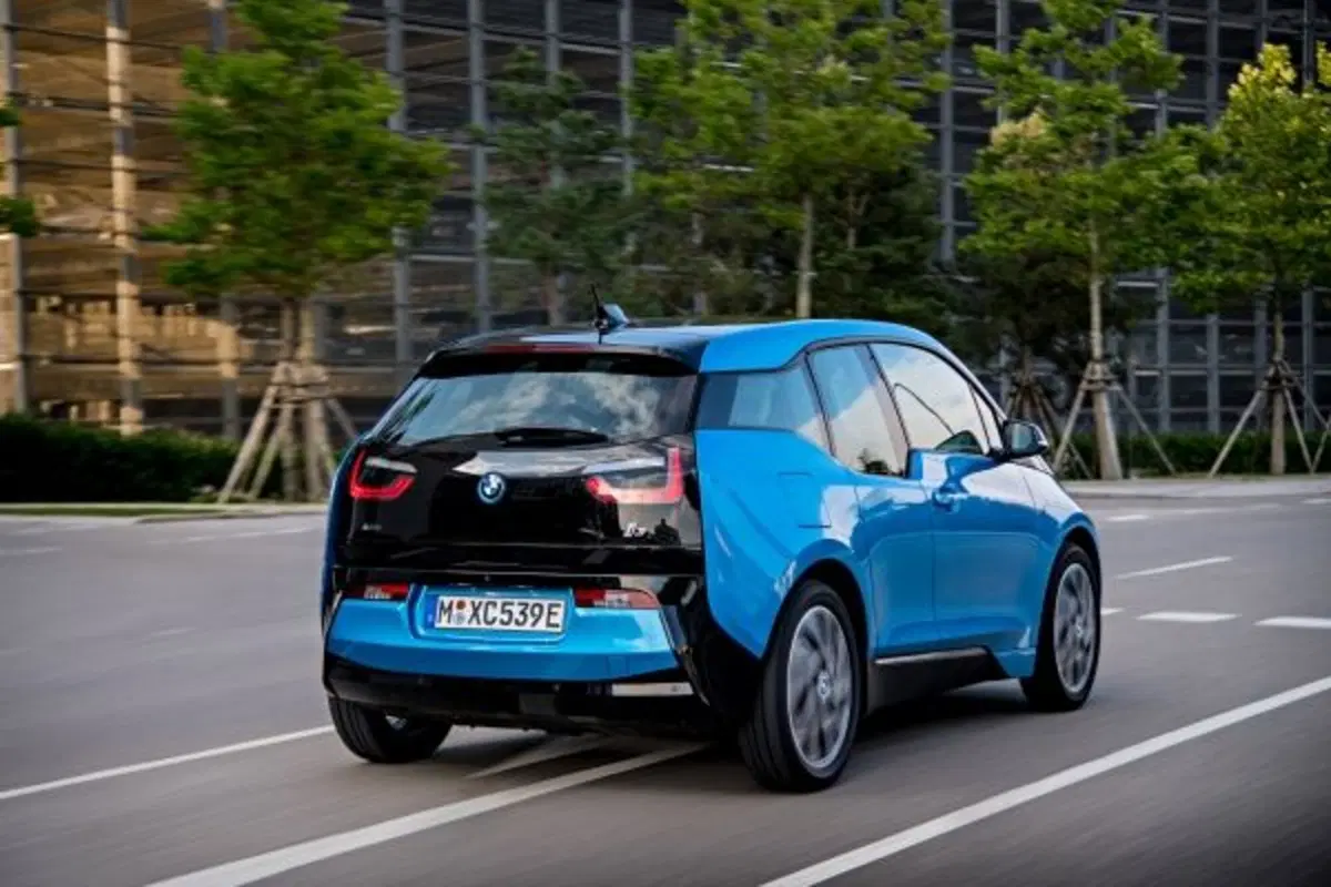 Quale comprare, Confronto: BMW i3 Vs Renault ZOE (3)