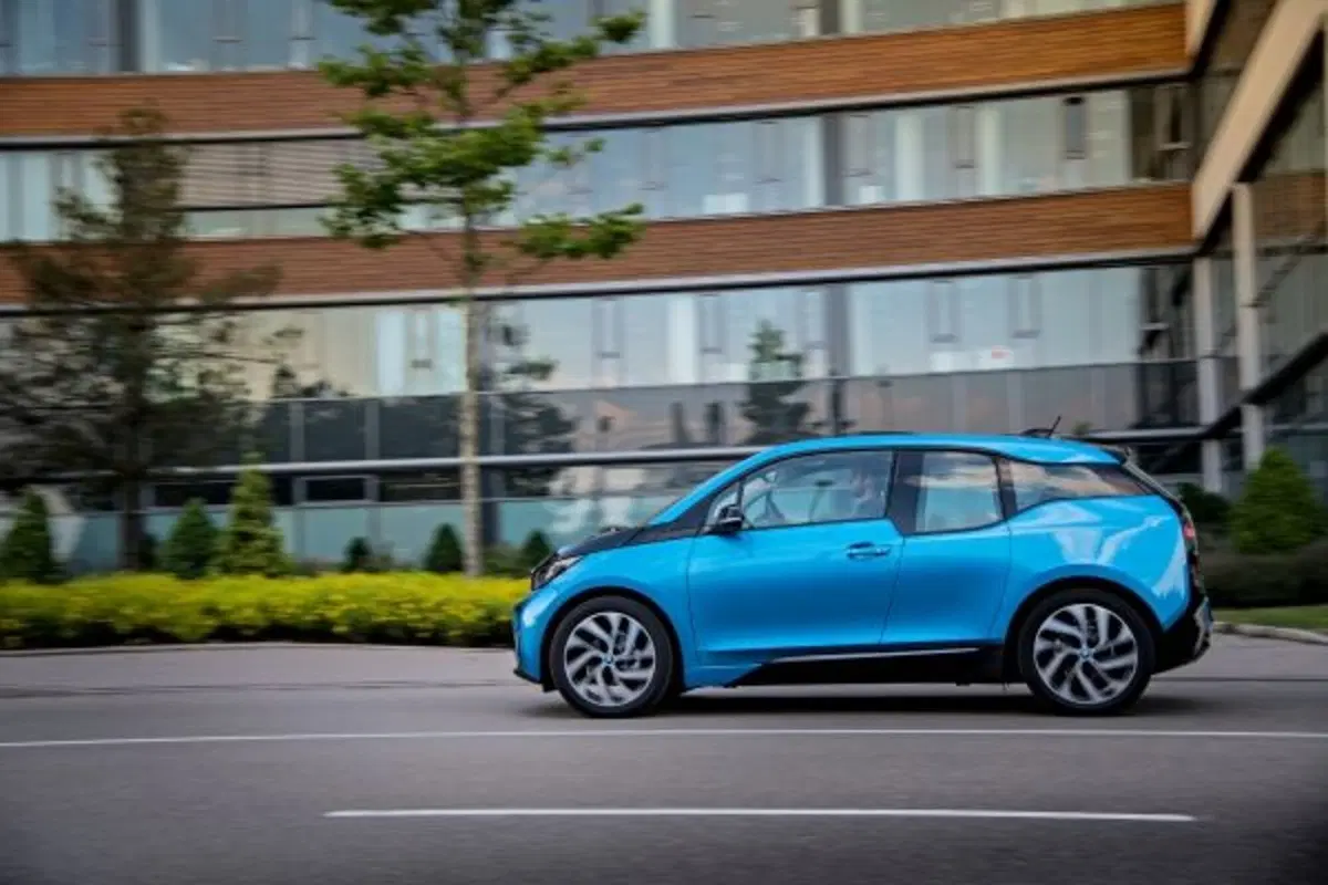 Quale comprare, Confronto: BMW i3 Vs Renault ZOE (7)