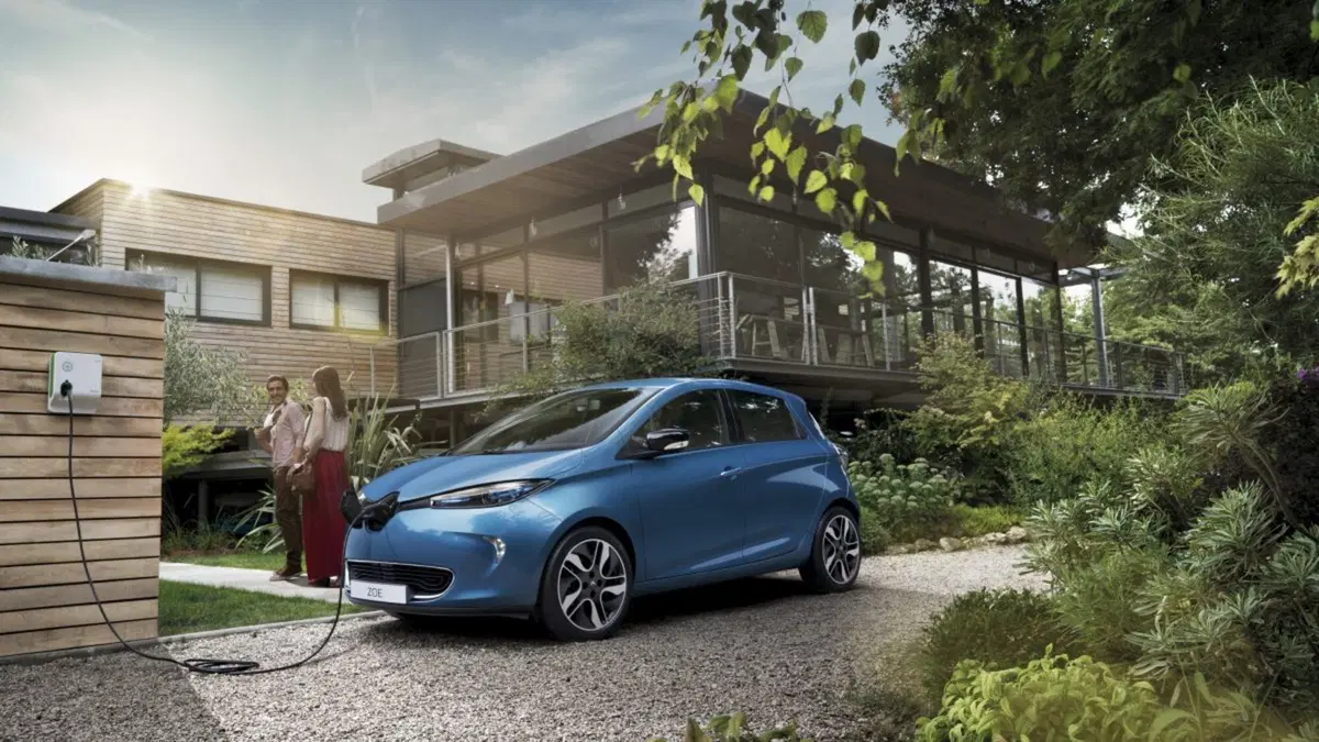 Quale comprare, Confronto: BMW i3 Vs Renault ZOE (6)