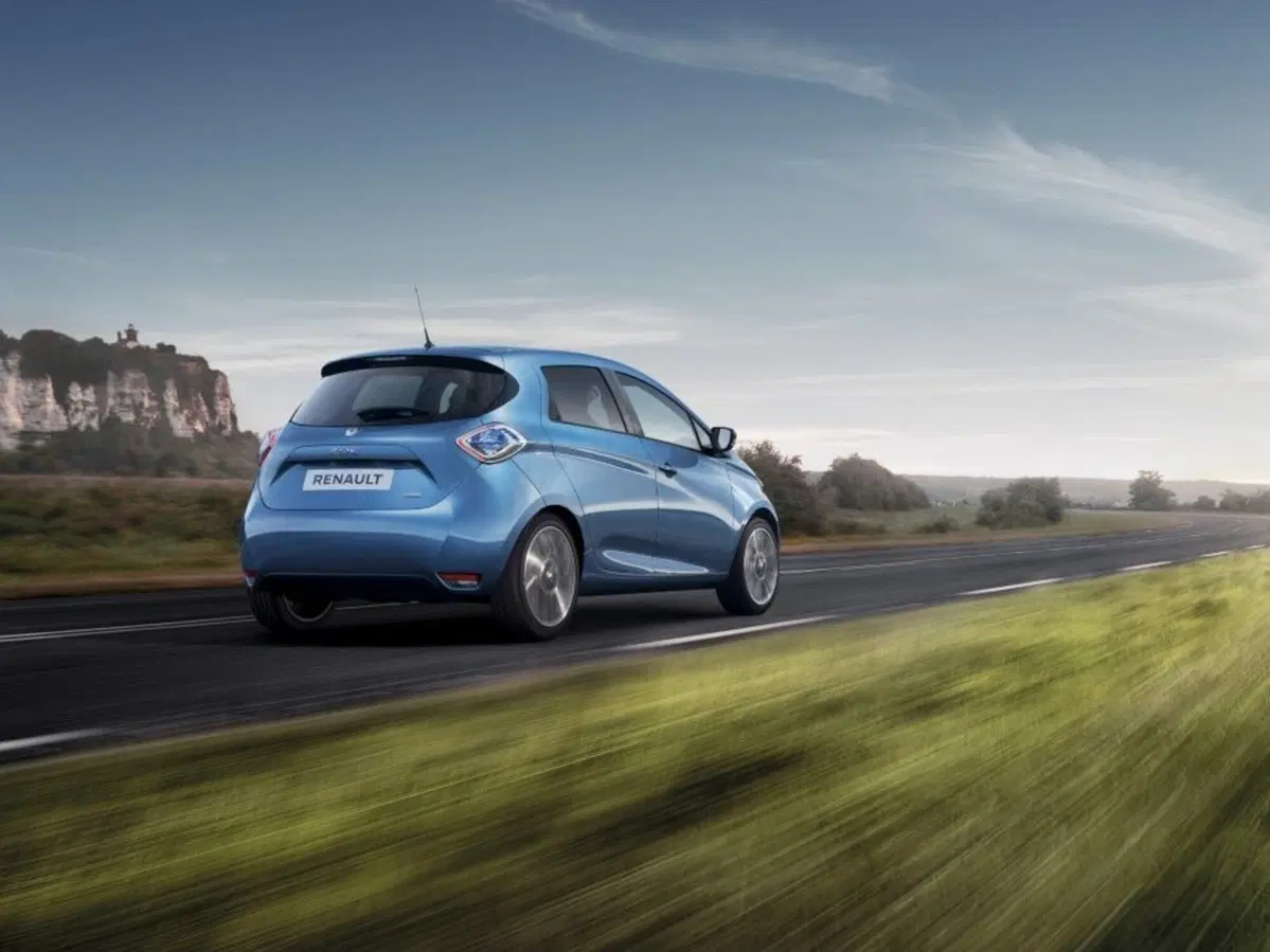 Quale comprare, Confronto: BMW i3 Vs Renault ZOE (4)