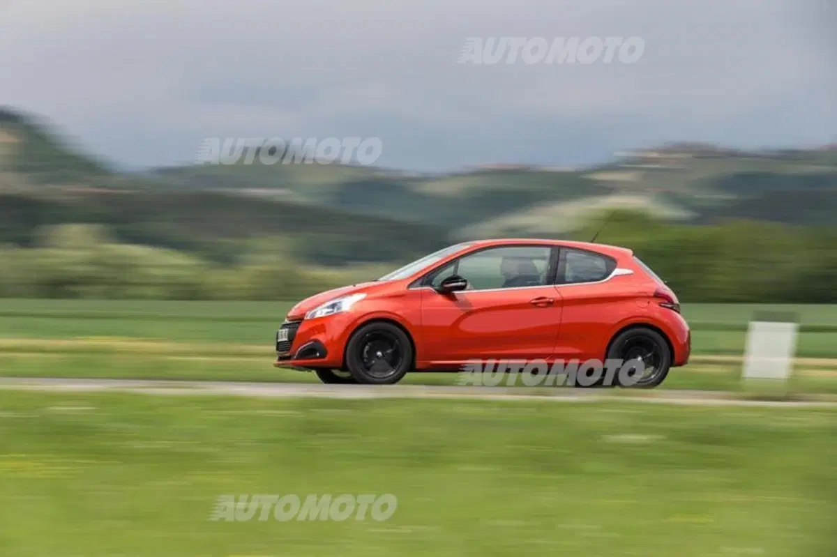 Peugeot 208 restyling (2)