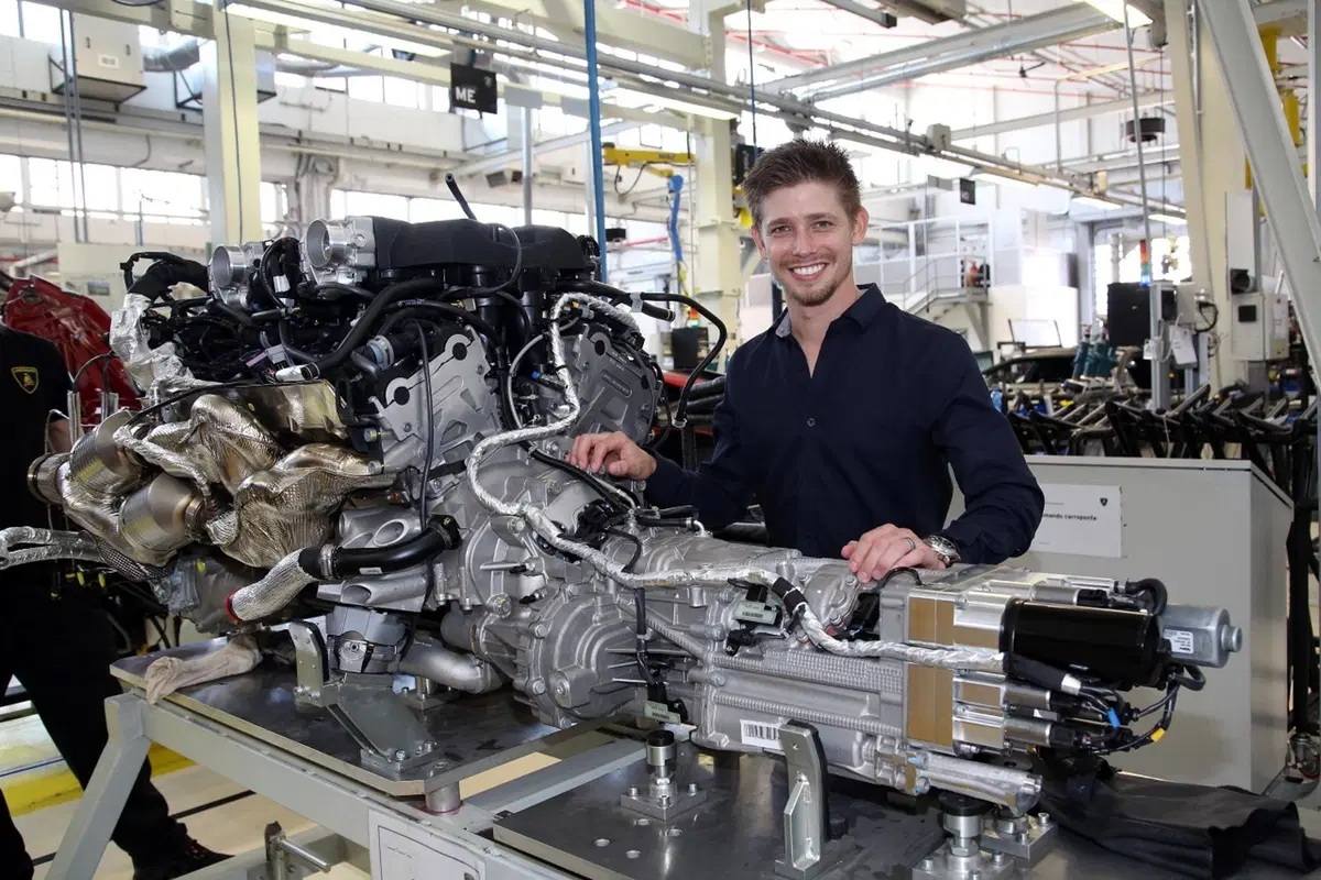 Casey Stoner visita la Lamborghini (3)