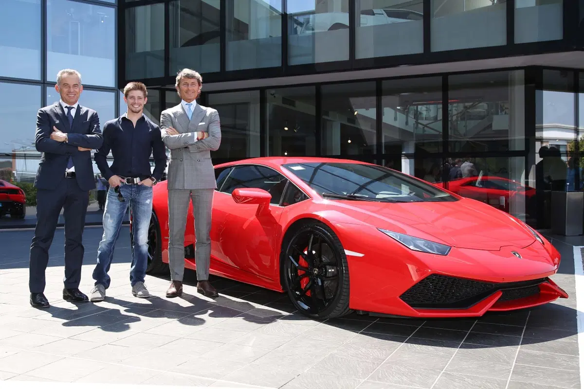 Casey Stoner visita la Lamborghini (4)