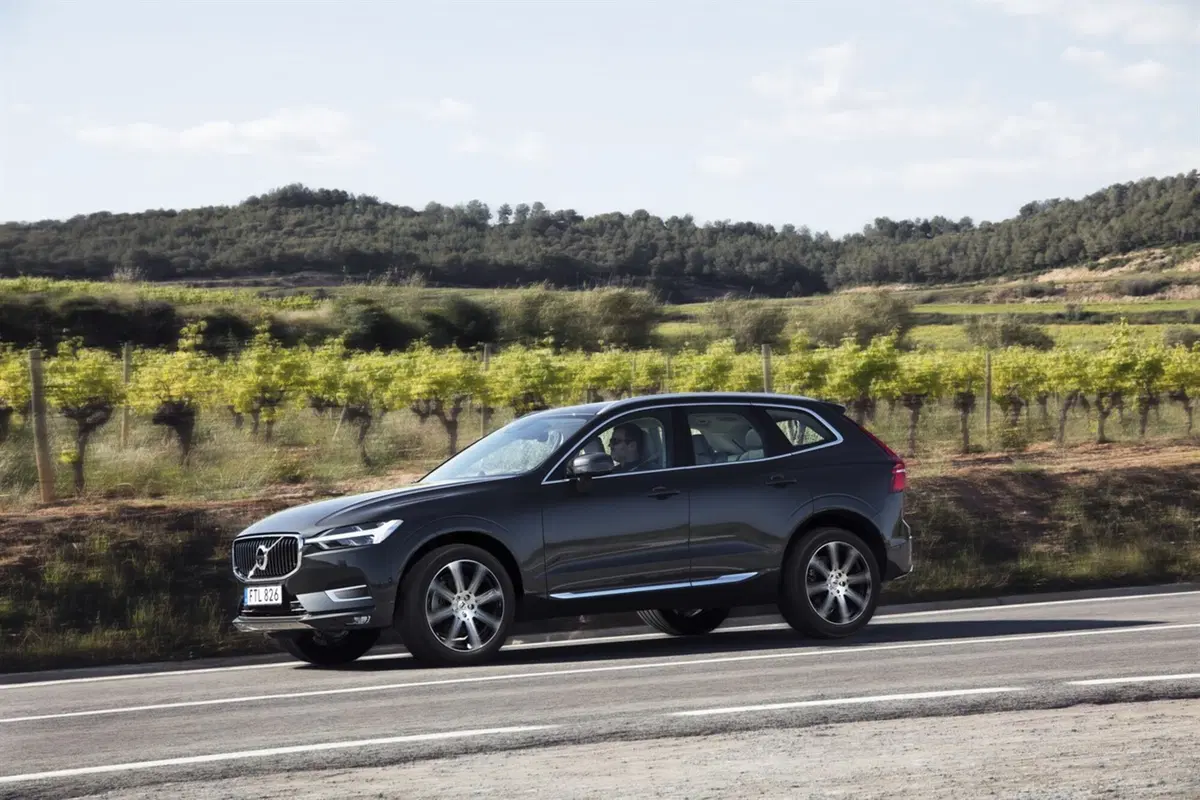 Volvo XC60 SUV 2017, la piccola XC90 con il Pilot Assist | Primo test (3)