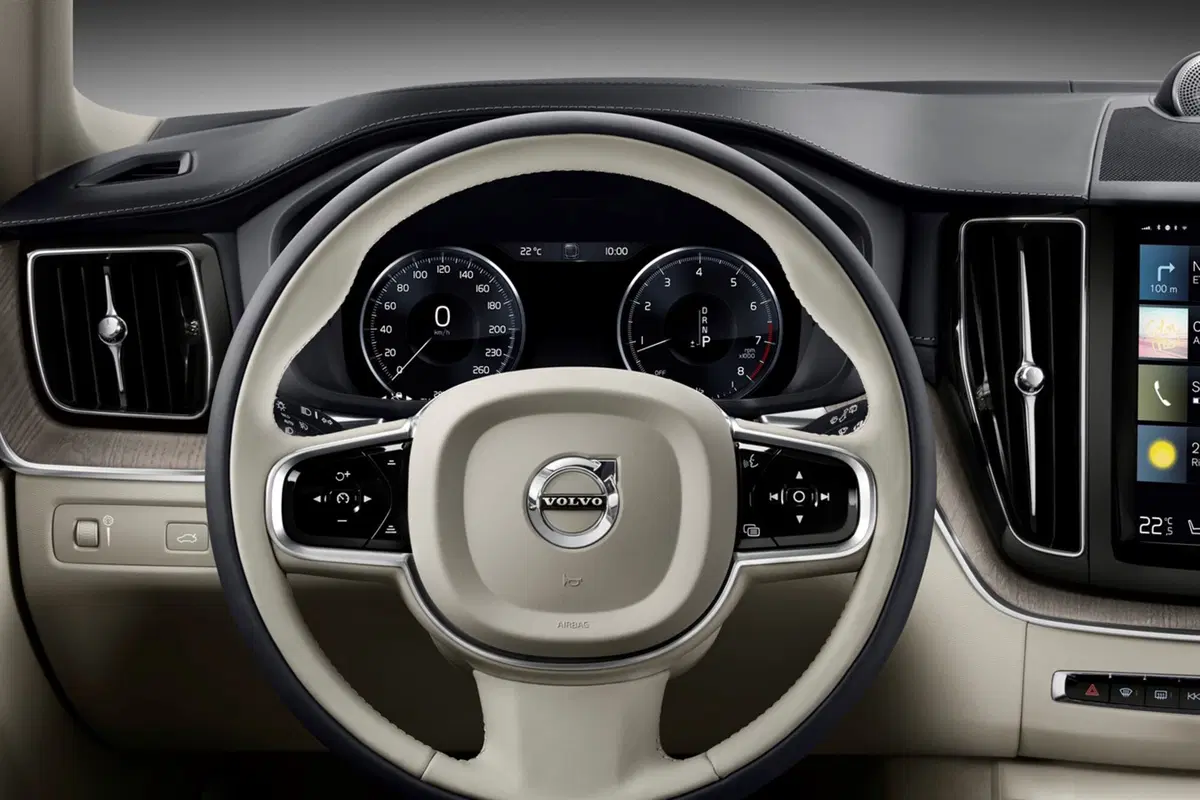 Volvo XC60 SUV 2017, la piccola XC90 con il Pilot Assist | Primo test (8)