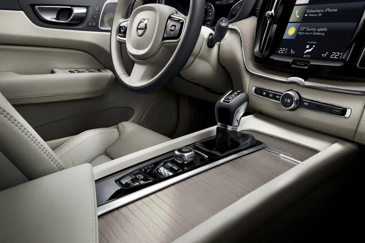 Volvo XC60 SUV 2017, la piccola XC90 con il Pilot Assist | Primo test (12)