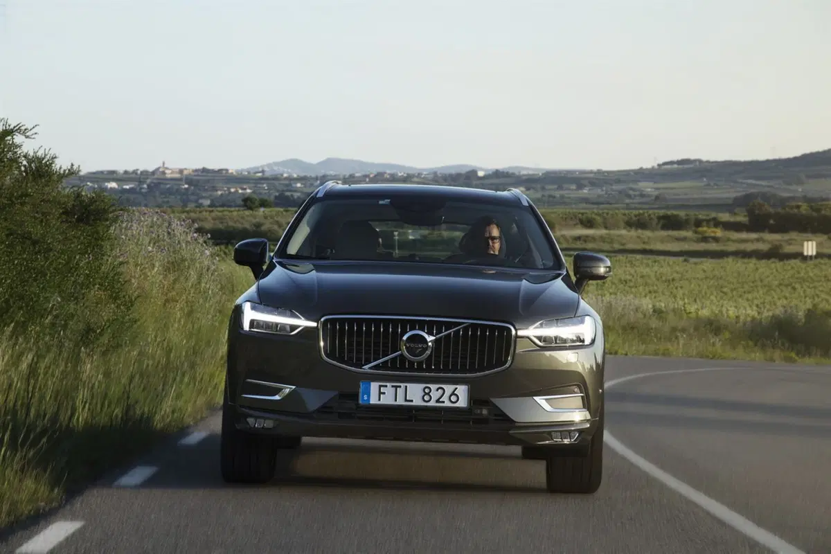 Volvo XC60 SUV 2017, la piccola XC90 con il Pilot Assist | Primo test
