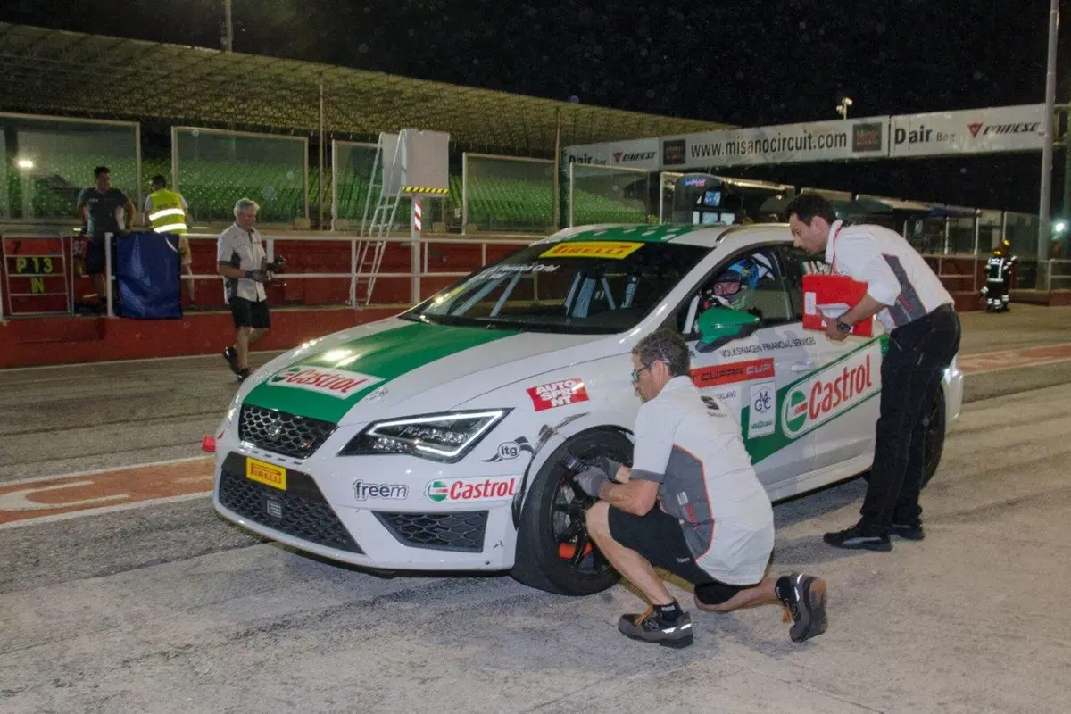 Seat ST Cupra Cup 2017, fuoco e fiamme per il secondo posto [Video] (2)