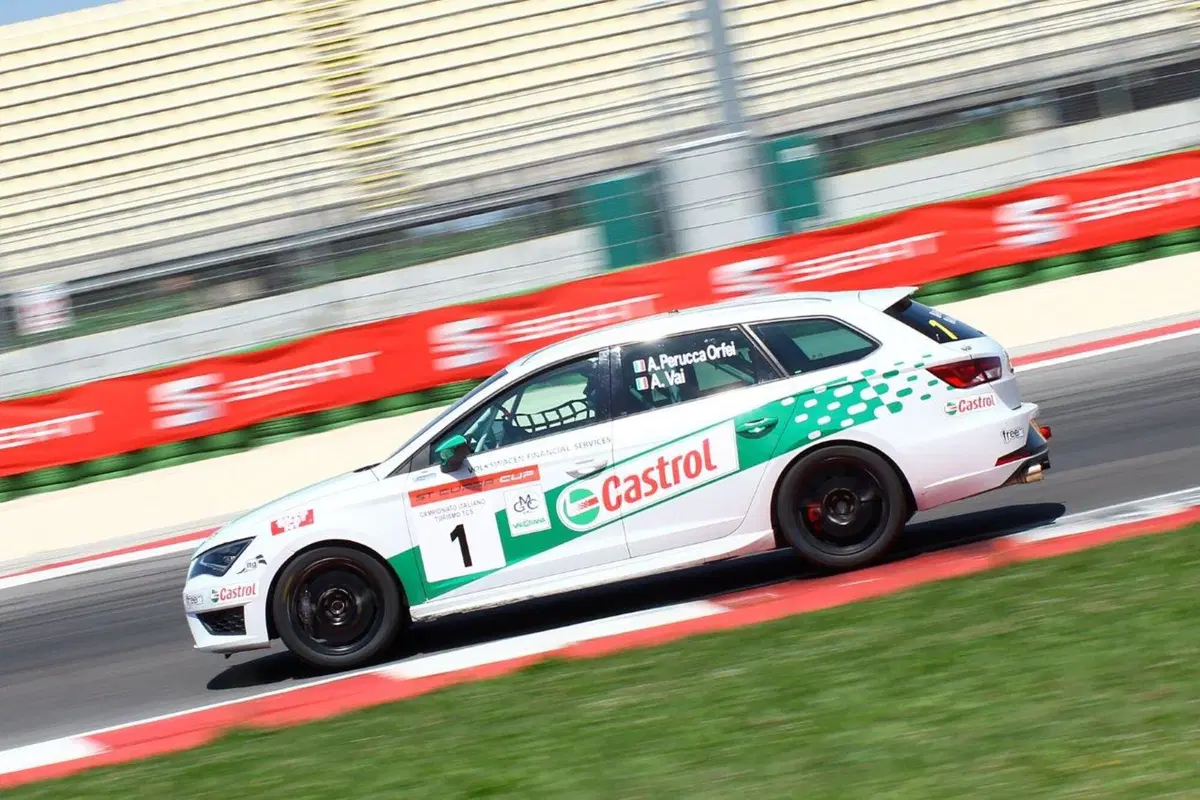Seat ST Cupra Cup 2017, fuoco e fiamme per il secondo posto [Video] (3)