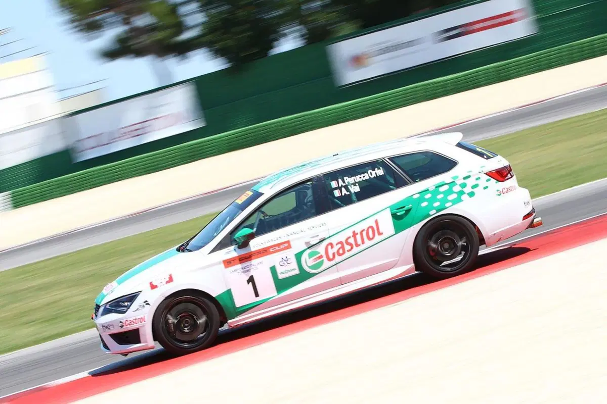 Seat ST Cupra Cup 2017, fuoco e fiamme per il secondo posto [Video] (5)