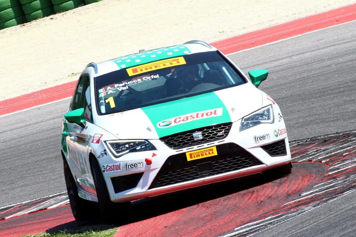 Seat ST Cupra Cup 2017, fuoco e fiamme per il secondo posto [Video] (8)