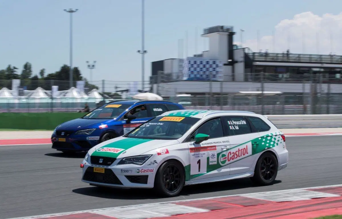 Seat ST Cupra Cup 2017, fuoco e fiamme per il secondo posto [Video] (10)