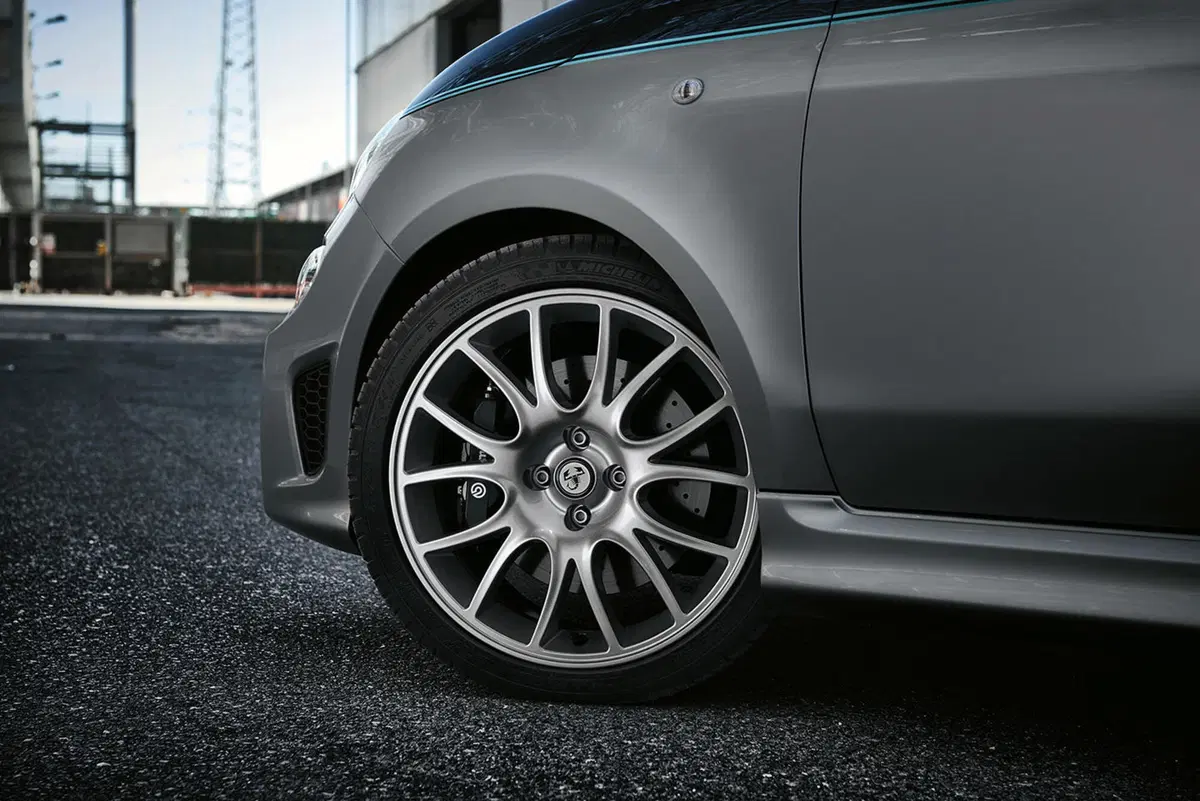 Abarth 695 Rivale, 180 CV di ispirazione nautica (5)
