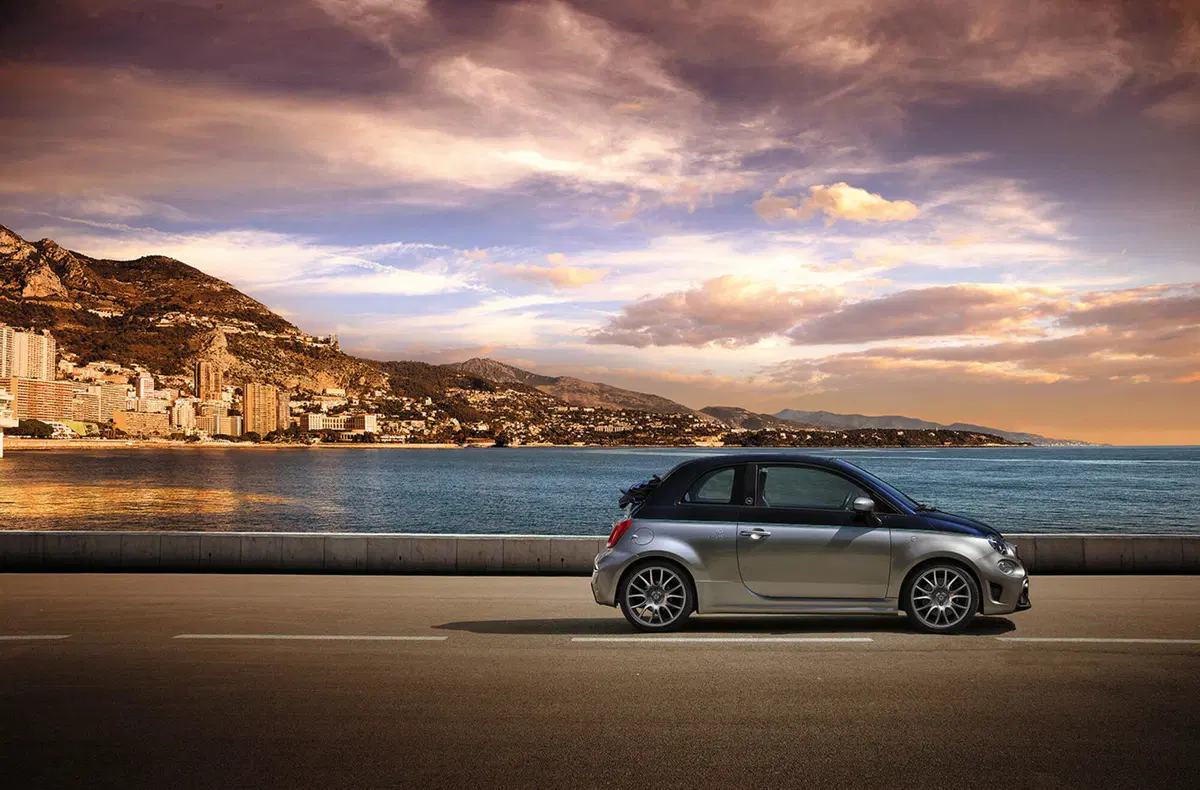 Abarth 695 Rivale, 180 CV di ispirazione nautica (11)