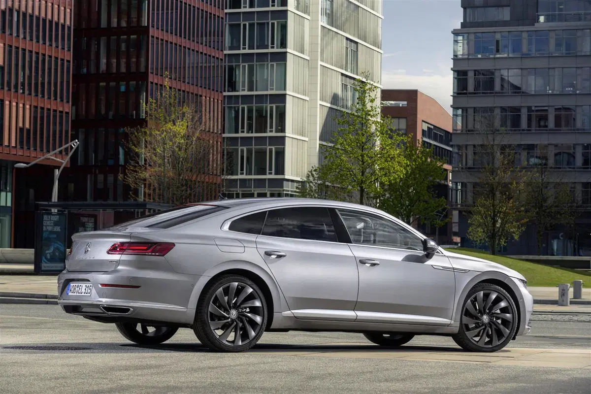 Volkswagen Arteon, i prezzi di listino (7)