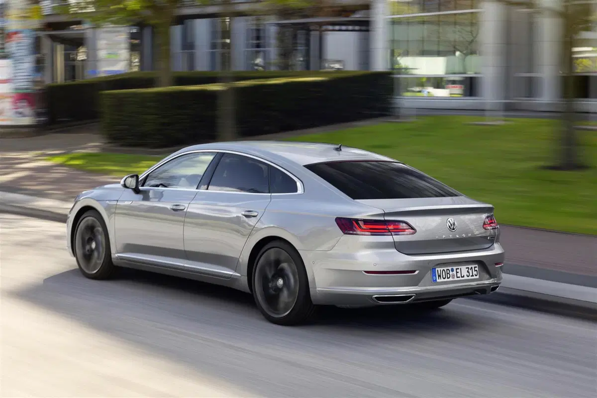 Volkswagen Arteon, i prezzi di listino (10)