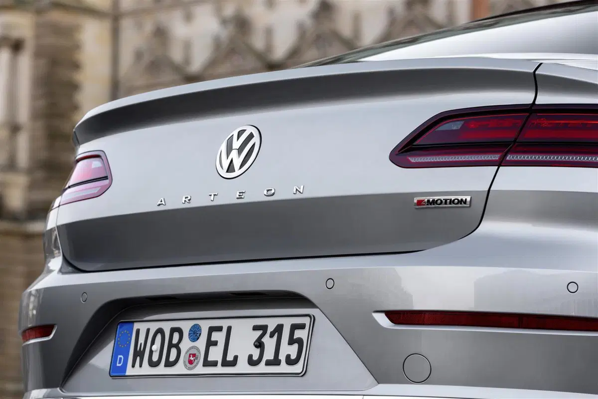 Volkswagen Arteon, i prezzi di listino (11)