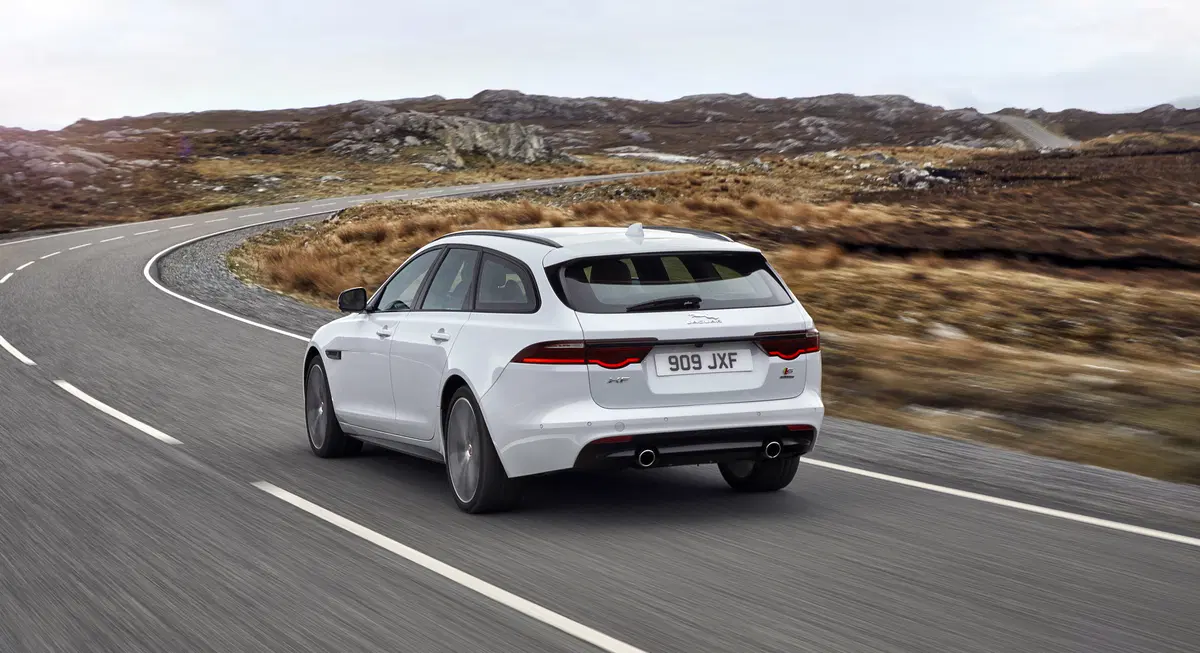 Jaguar XF Sportbrake, ecco la nuova generazione (6)