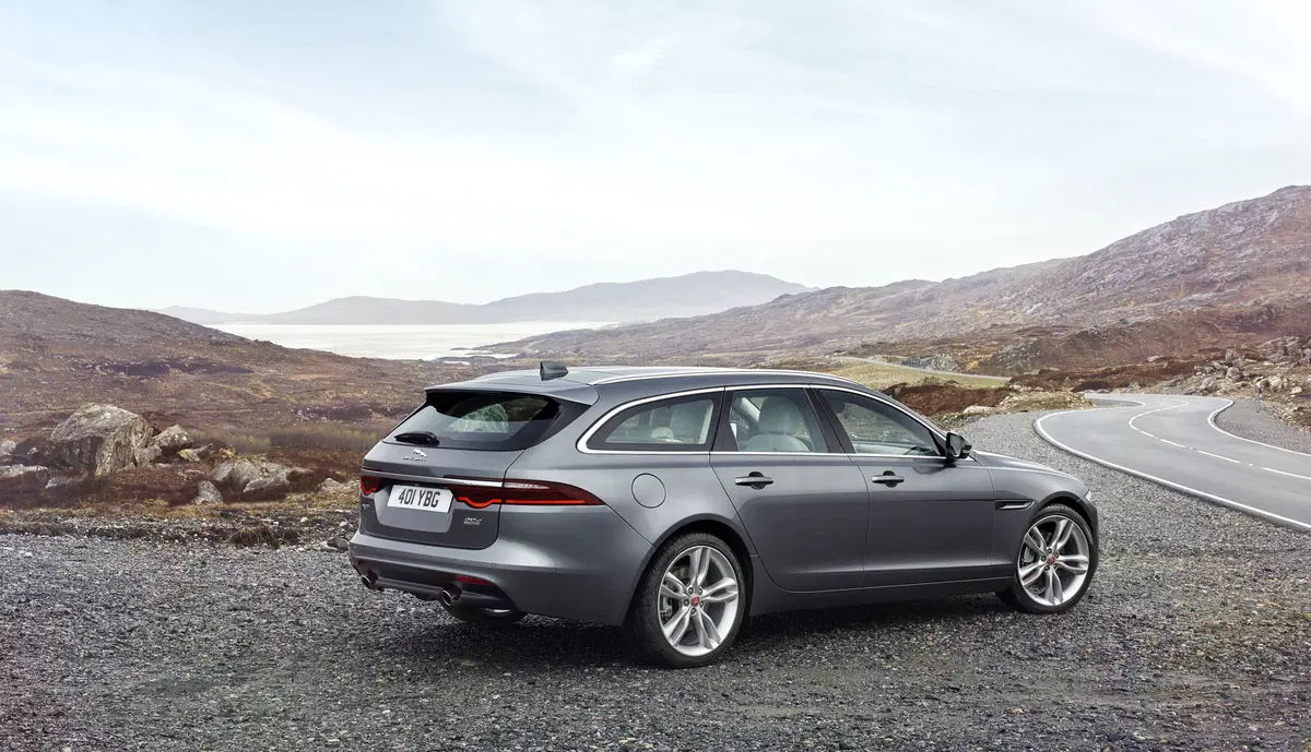 Jaguar XF Sportbrake, ecco la nuova generazione (11)