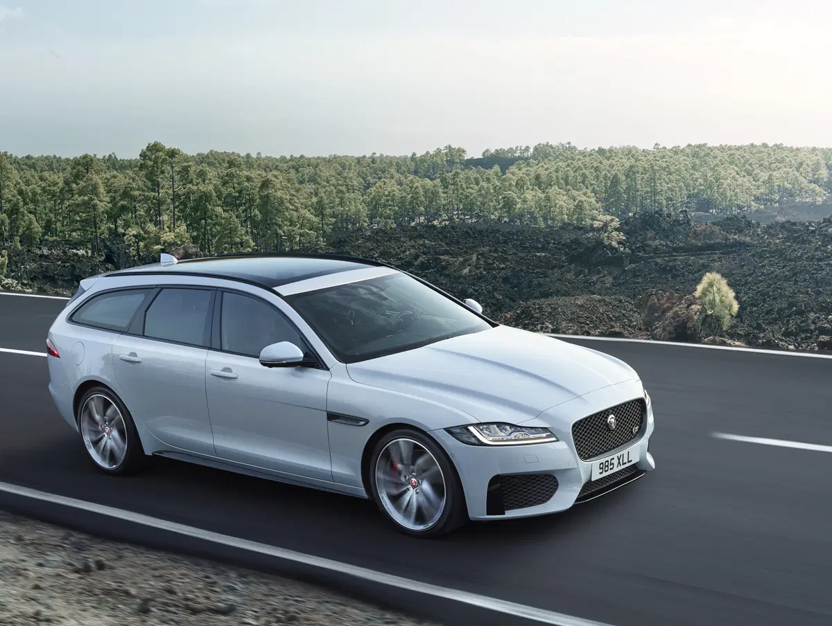 Jaguar XF Sportbrake, ecco la nuova generazione (15)