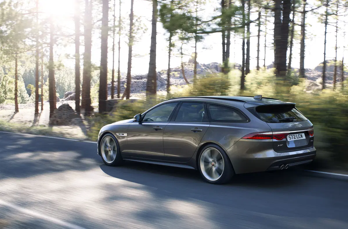 Jaguar XF Sportbrake, ecco la nuova generazione (17)