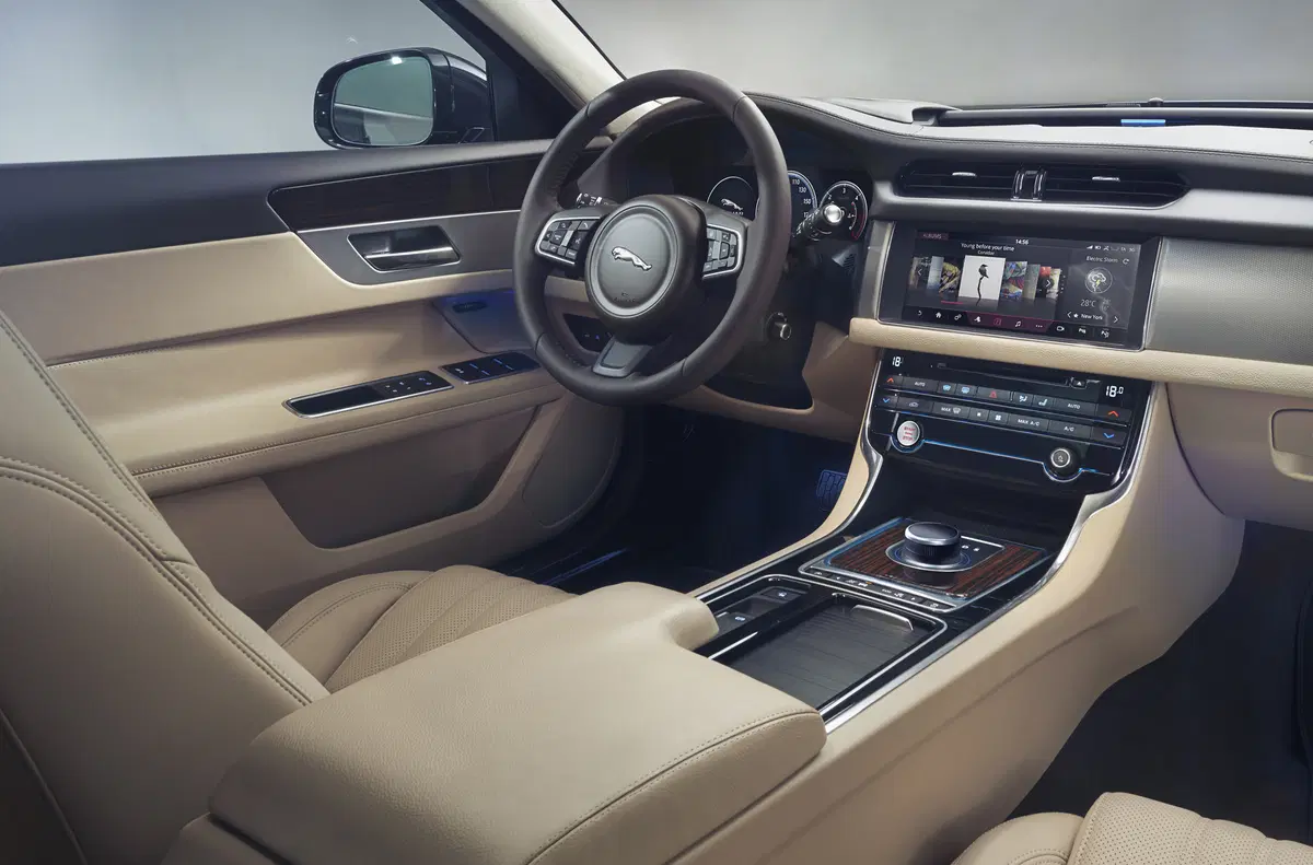 Jaguar XF Sportbrake, ecco la nuova generazione (19)