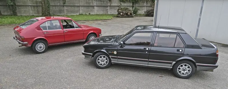Il nostro quarantenne &ldquo;taxi&rdquo; Alfasud e Giulietta Autodelta. Dieci anni circa di differenza stilistica tra le due. Caratteristico Alfa &egrave; il disegno della porta posteriore, sempre di grande personalit&agrave;. Queste auto non si asomigliano in nulla, anzi. Ma erano riconoscibili al cento per cento come Alfa e nient'altro che Alfa. Non vi son certo somiglianze con la Bmw serie 3 nella vista di fiancata...Giulia, Giulia...per&ograve; ci piaci anche tu