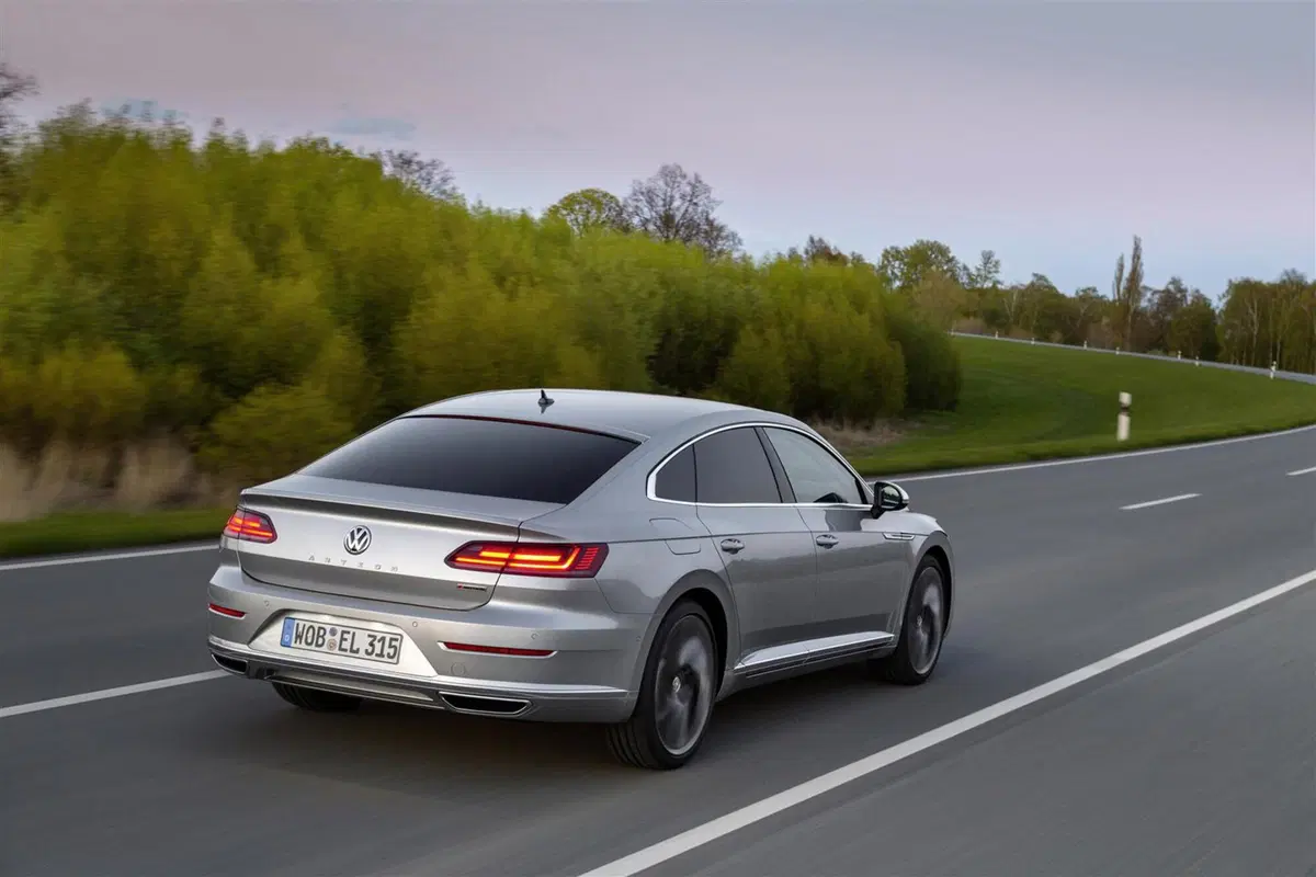 Volkswagen Arteon 2017, la nuova Passat CC [Video primo test] (16)