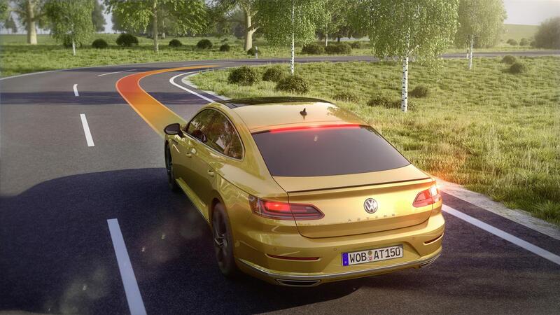 Lunotto poco inclinato e coda con piccolo spoiler, per la nuova Arteon