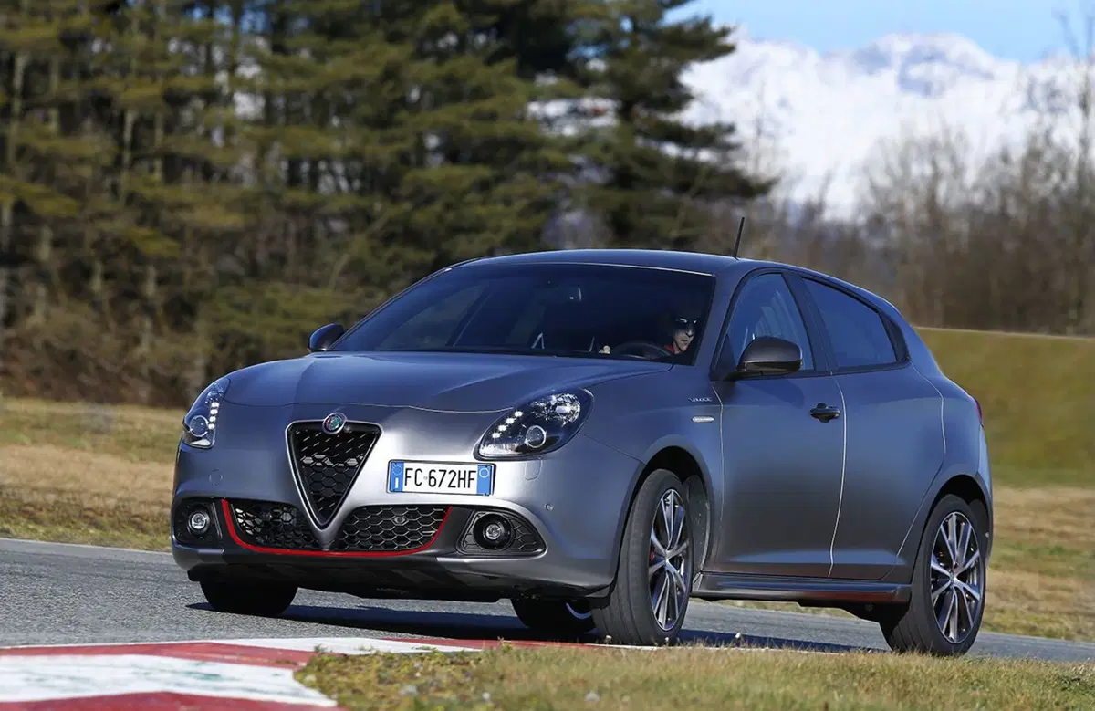 Quale comprare, Confronto: Alfa Romeo Giulietta Vs Honda Civic (11)
