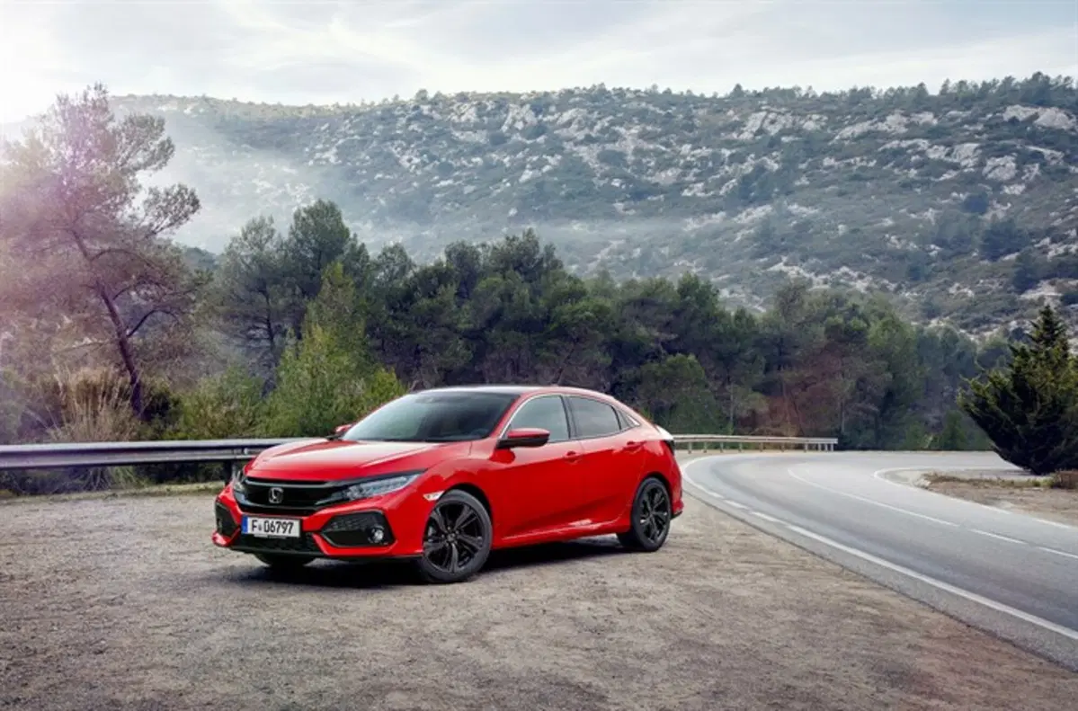 Quale comprare, Confronto: Alfa Romeo Giulietta Super 1.4 Vs Honda Civic Elegance 1.0 (7)