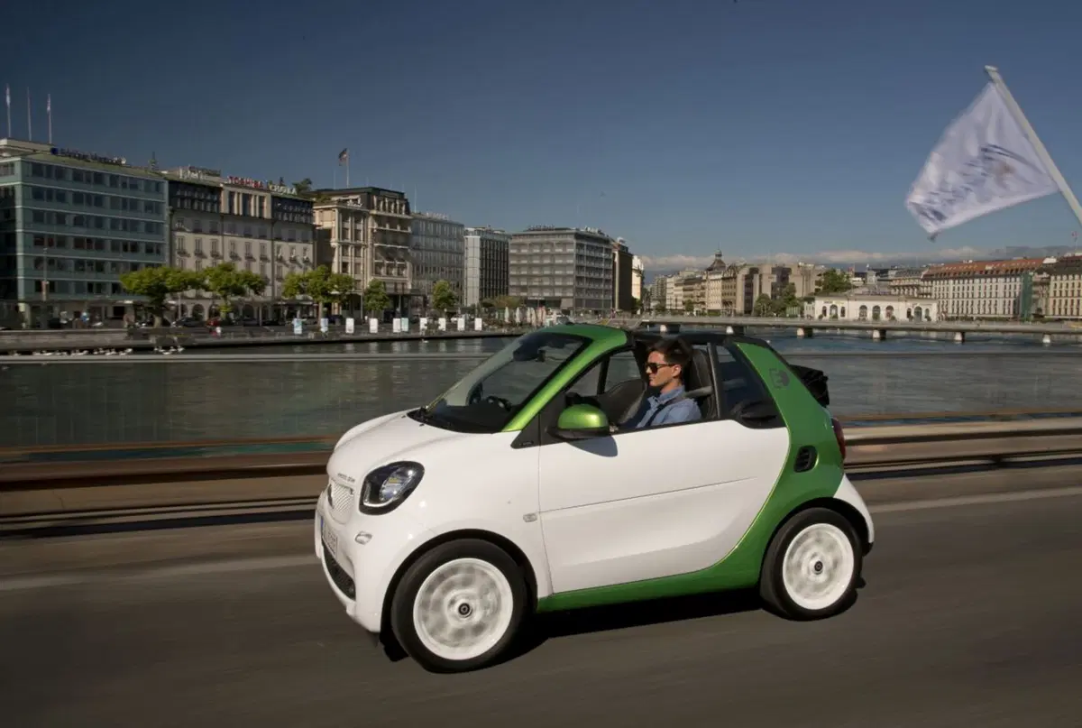 Smart fortwo cabrio electric drive, elettrica all'aperto (3)