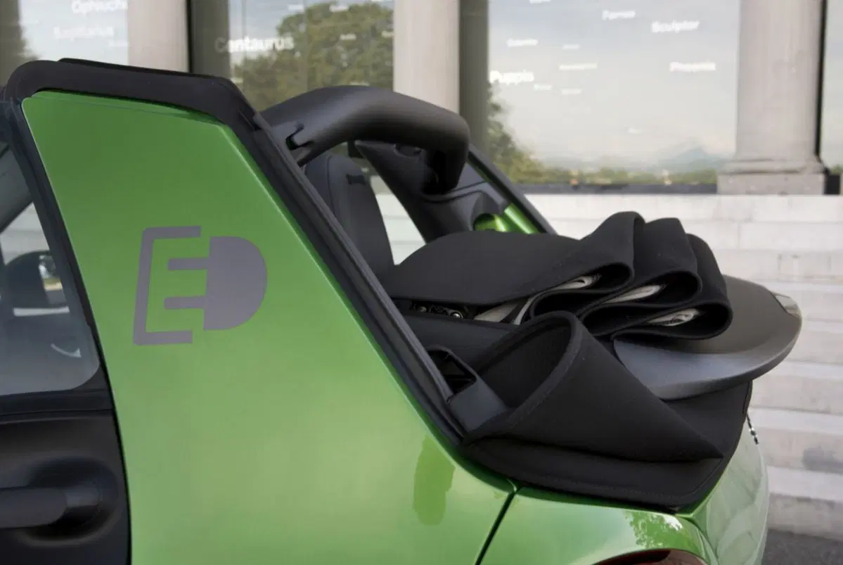 Smart fortwo cabrio electric drive, elettrica all'aperto (9)