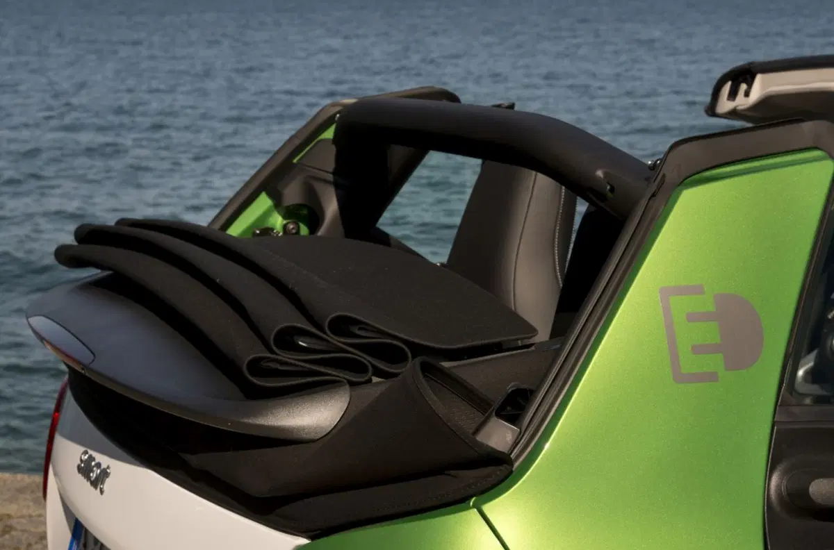Smart fortwo cabrio electric drive, elettrica all'aperto (15)