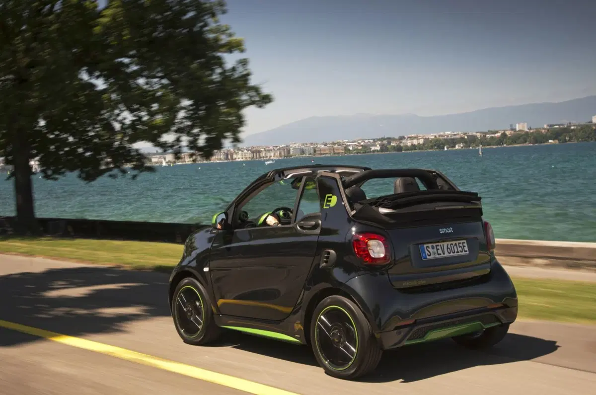 Smart fortwo cabrio electric drive, elettrica all'aperto (16)