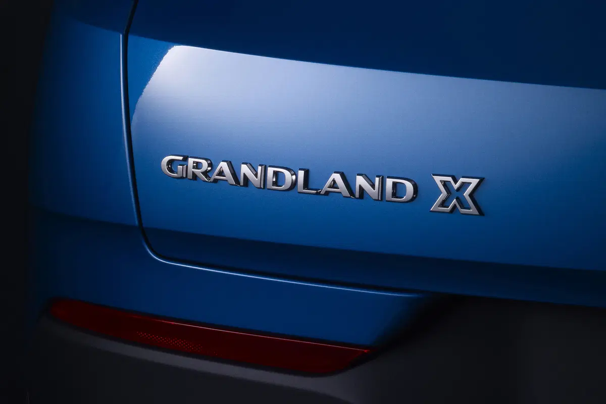 Grandland: la X di Opel cresce, anche nel target (7)