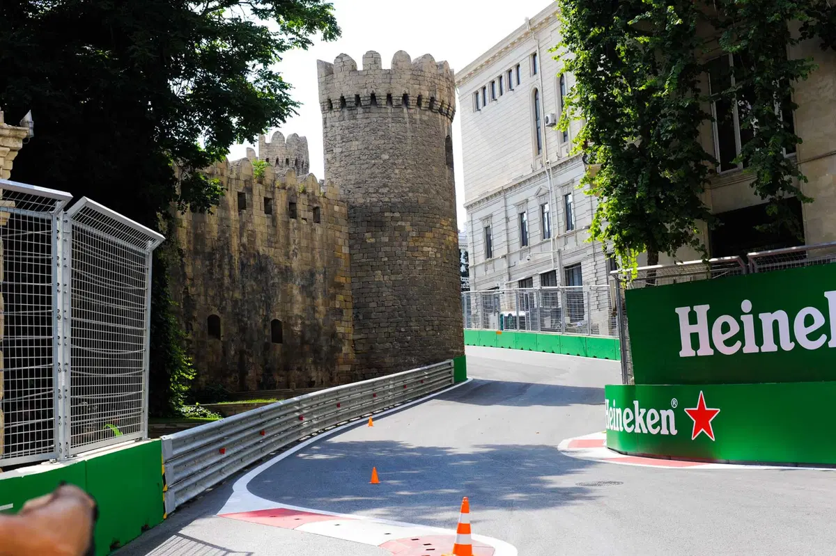 F1, GP Azerbaijan 2017, FP2: (10)