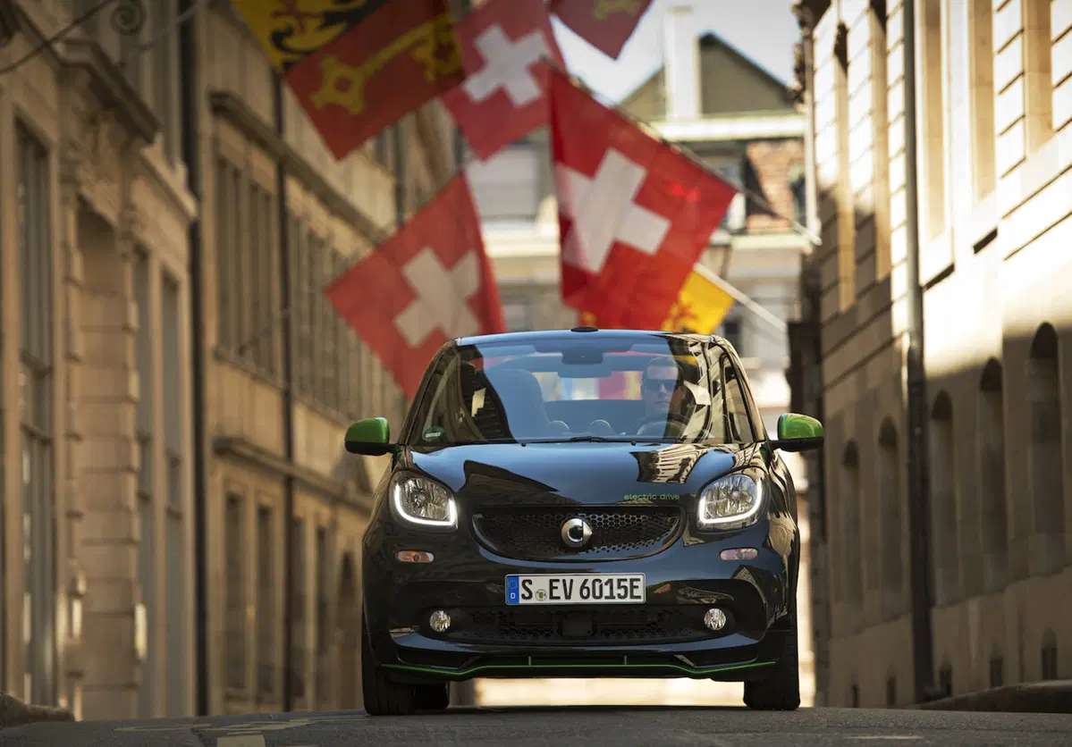 Smart Fortwo Cabrio Electric Drive, it’s summer time! (2)