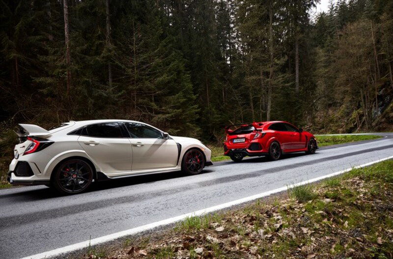 I classici colori Honda per le corse, da sempre: bianco e rosso