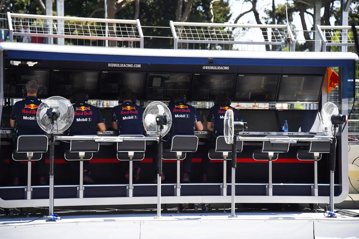 F1, GP Azerbaijan 2017: pole per Hamilton. Terzo Raikkonen (5)
