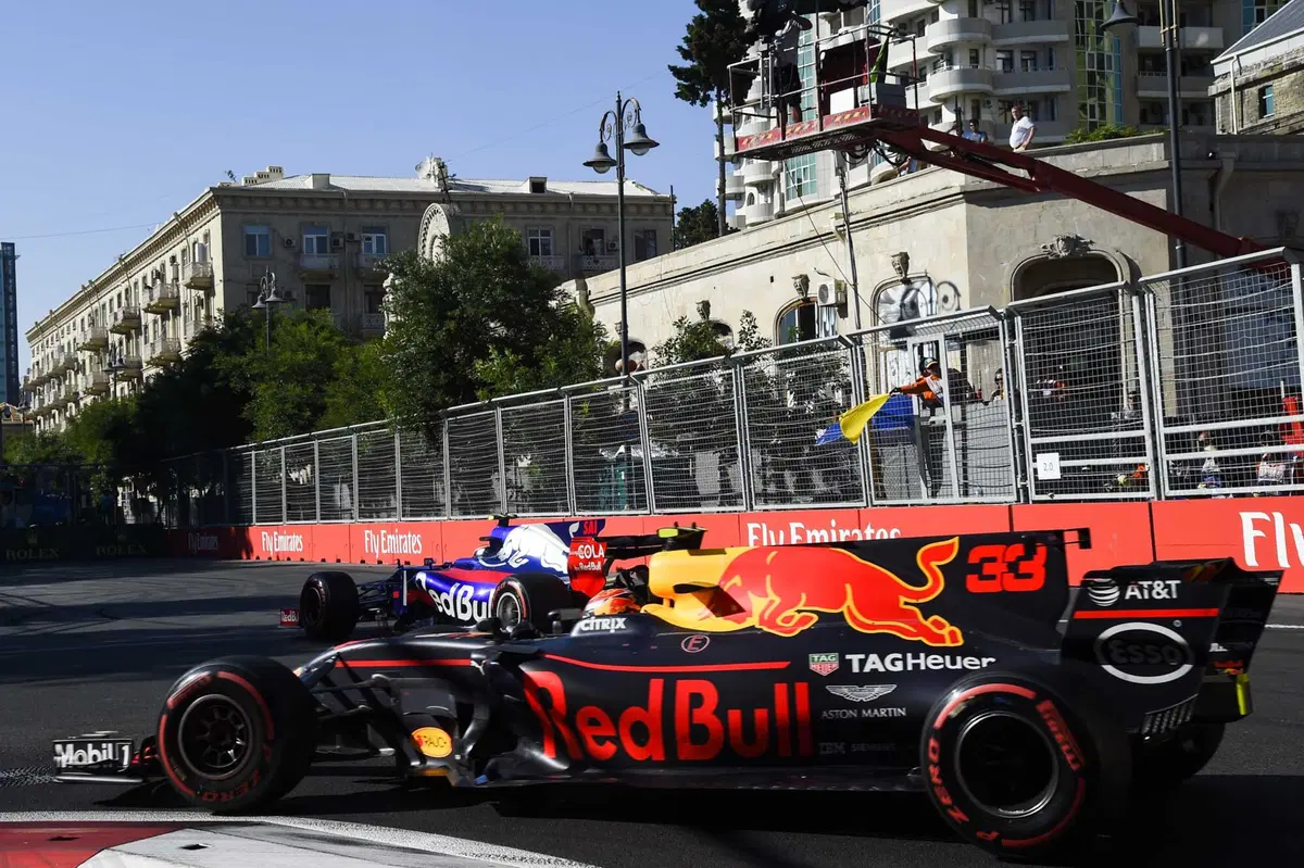 F1, GP Azerbaijan 2017: pole per Hamilton. Terzo Raikkonen (18)