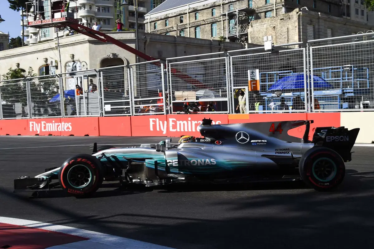 F1, GP Azerbaijan 2017: pole per Hamilton. Terzo Raikkonen (22)