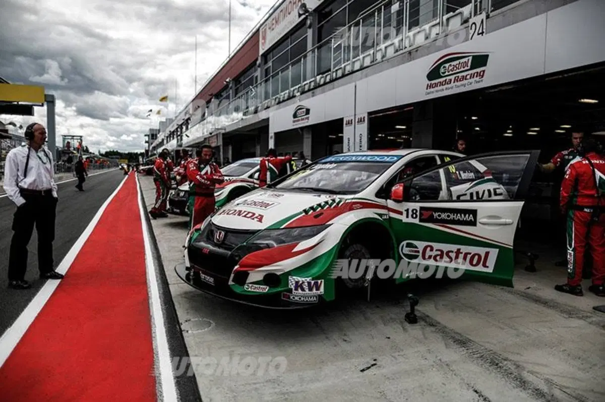 WTCC 2015, qualifiche Russia: Muller in pole (19)